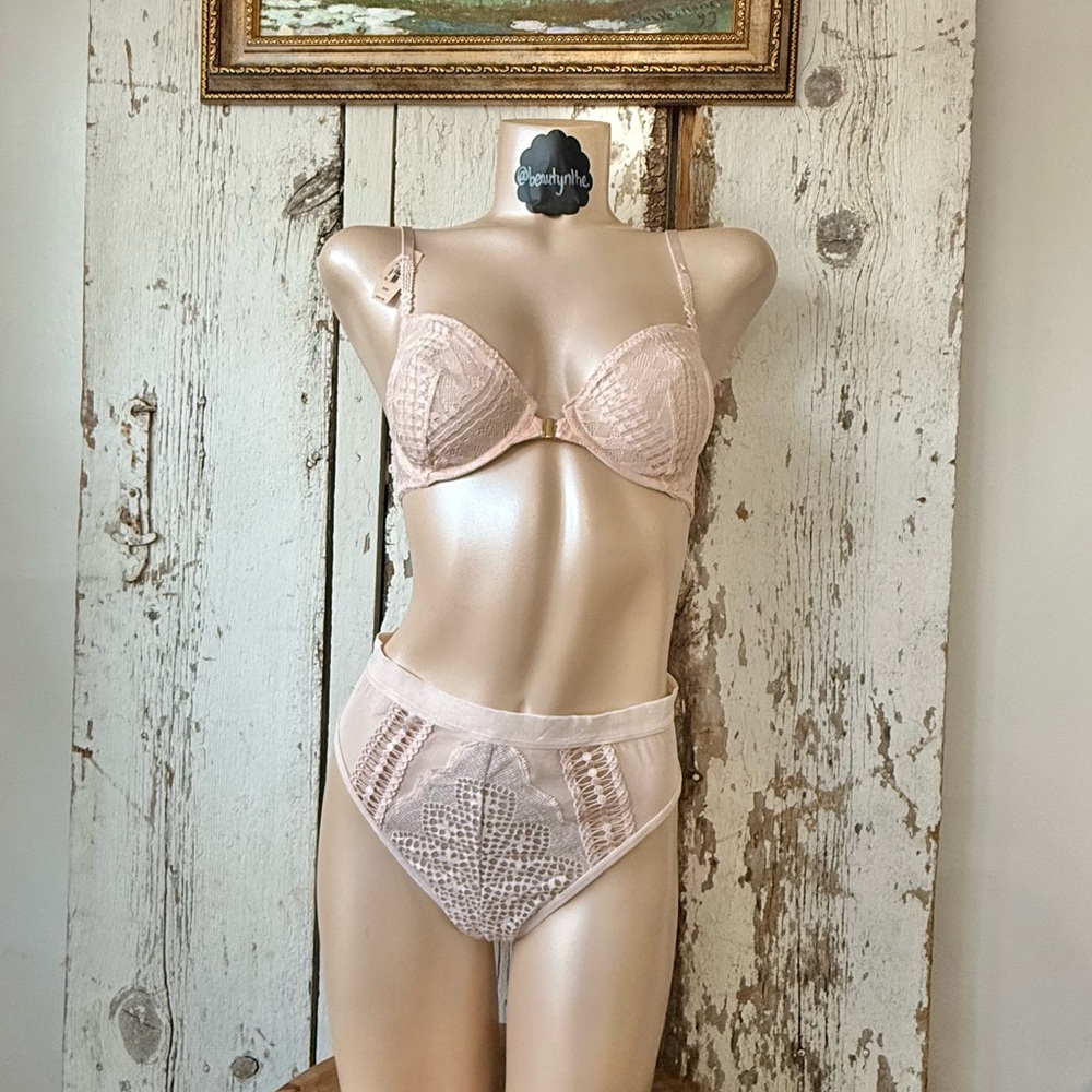 Victoria Secret very sexy front close lace bra & panty set lingerie unlined 32D